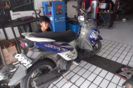 Hobi Traveling Naik Motor, Jangan Lupa Cek Bagian ini Saat Servis Motor
