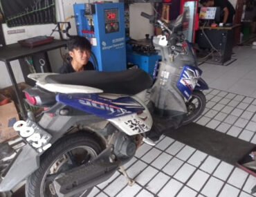 Hobi Traveling Naik Motor, Jangan Lupa Cek Bagian ini Saat Servis Motor