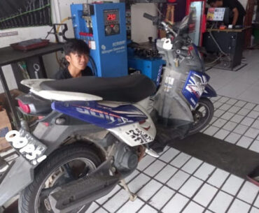 Hobi Traveling Naik Motor, Jangan Lupa Cek Bagian ini Saat Servis Motor